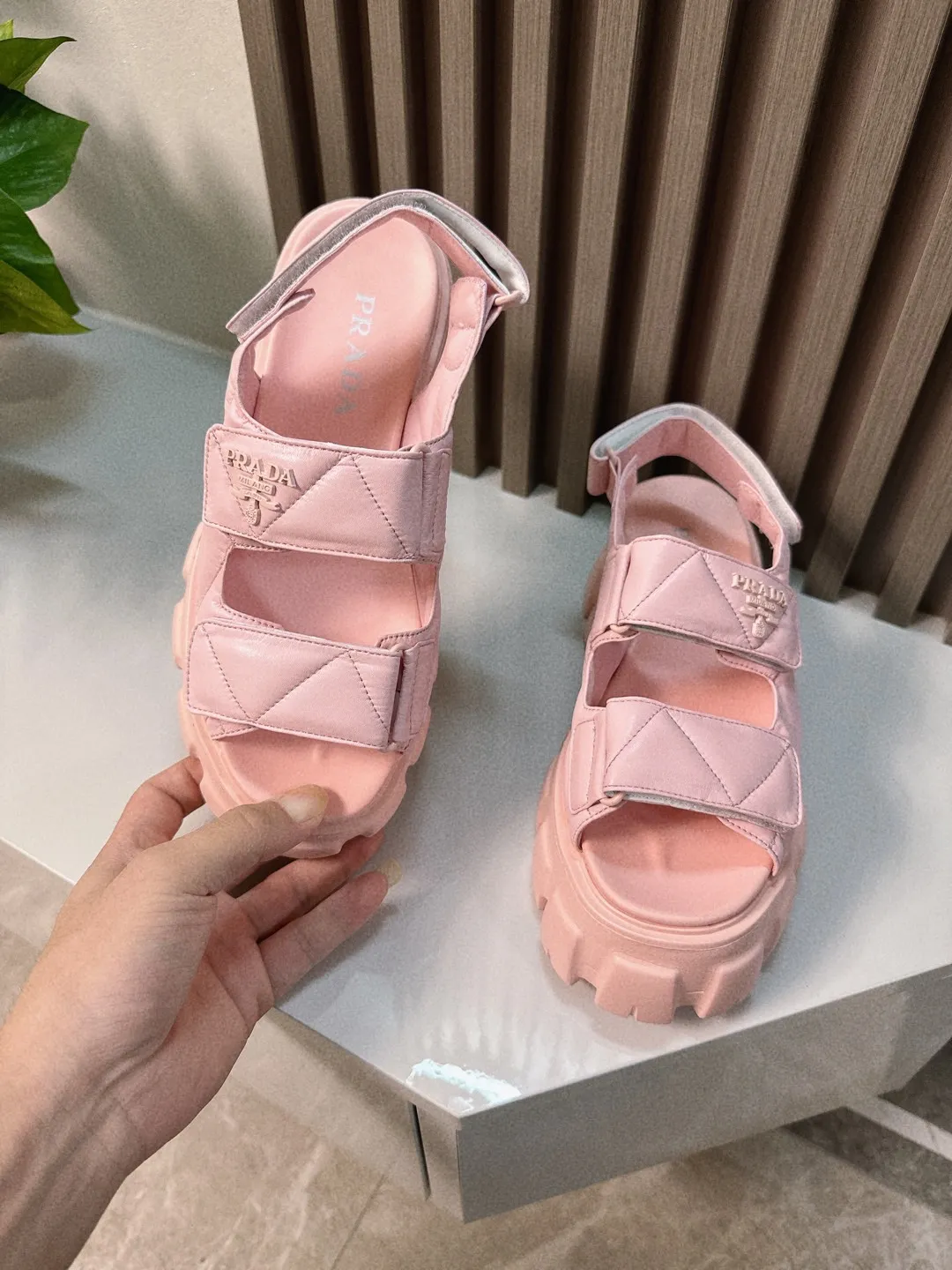 👟👟Ex-factory price 560👟👟 Prada New sandal series for summer Thick-soled sandals This is a must-have for summer. It feels soft and delicate on the feet and is extremely comfortable. You can mix it with you at will. Original molded midsole. Original foaming technology tooth outsole, size 35-41.